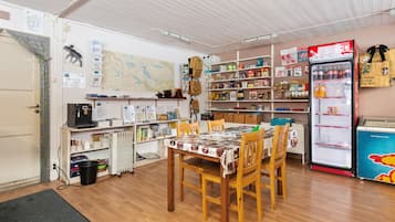 Sarapan masakan tempatan setiap hari (NOK 110 seorang)