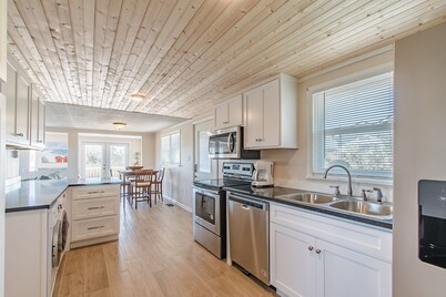 Walk to the beach!  Pet friendly cottage/beach on Fort Morgan Peninsula.