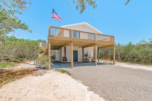 Exterior - Walk to the beach!  Pet friendly cottage/beach on Fort Morgan Peninsula. (Gulf Shores)