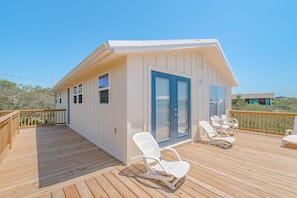Terrace/patio - Walk to the beach!  Pet friendly cottage/beach on Fort Morgan Peninsula. (Gulf Shores)
