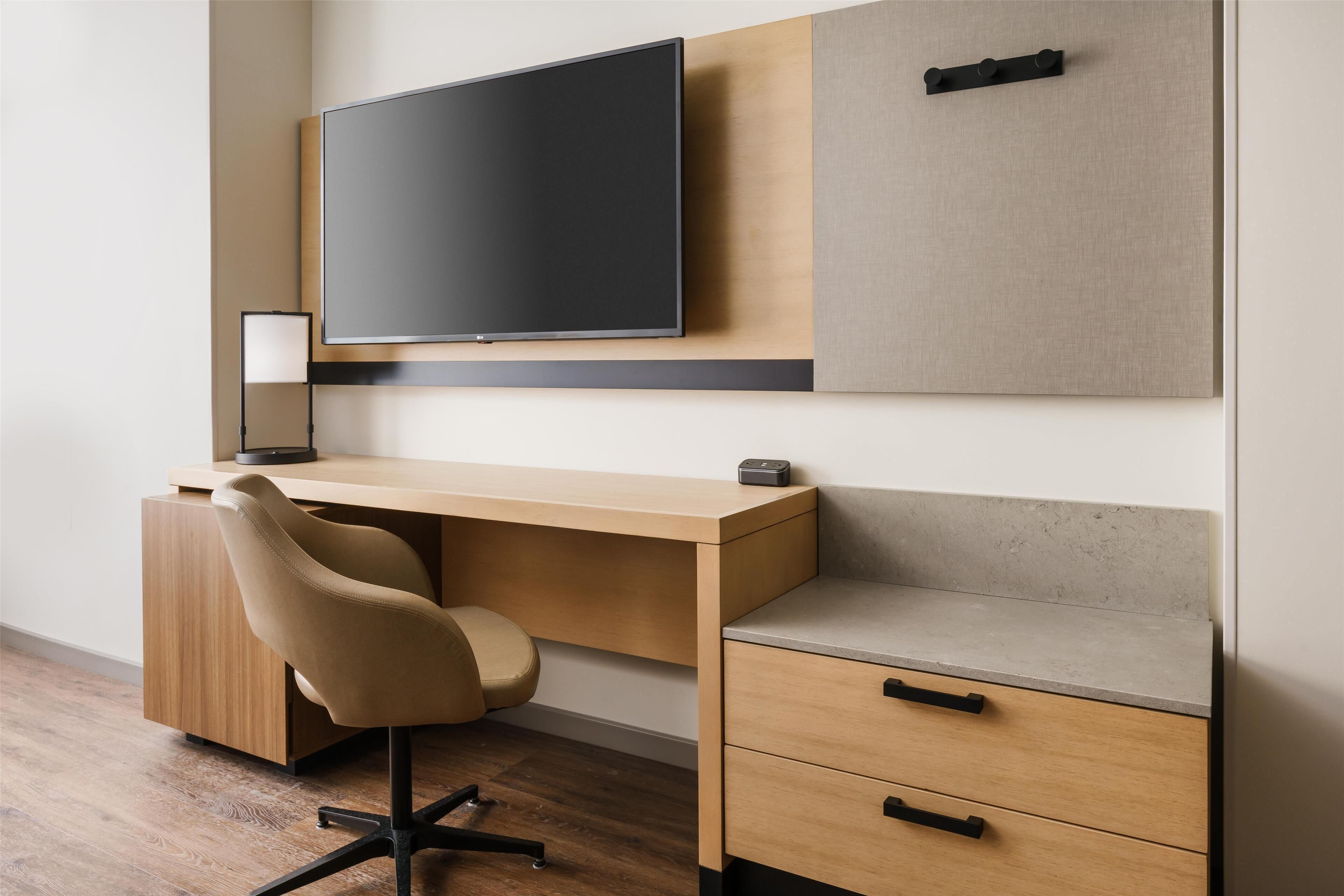 1 bedroom, premium bedding, pillow-top beds, desk