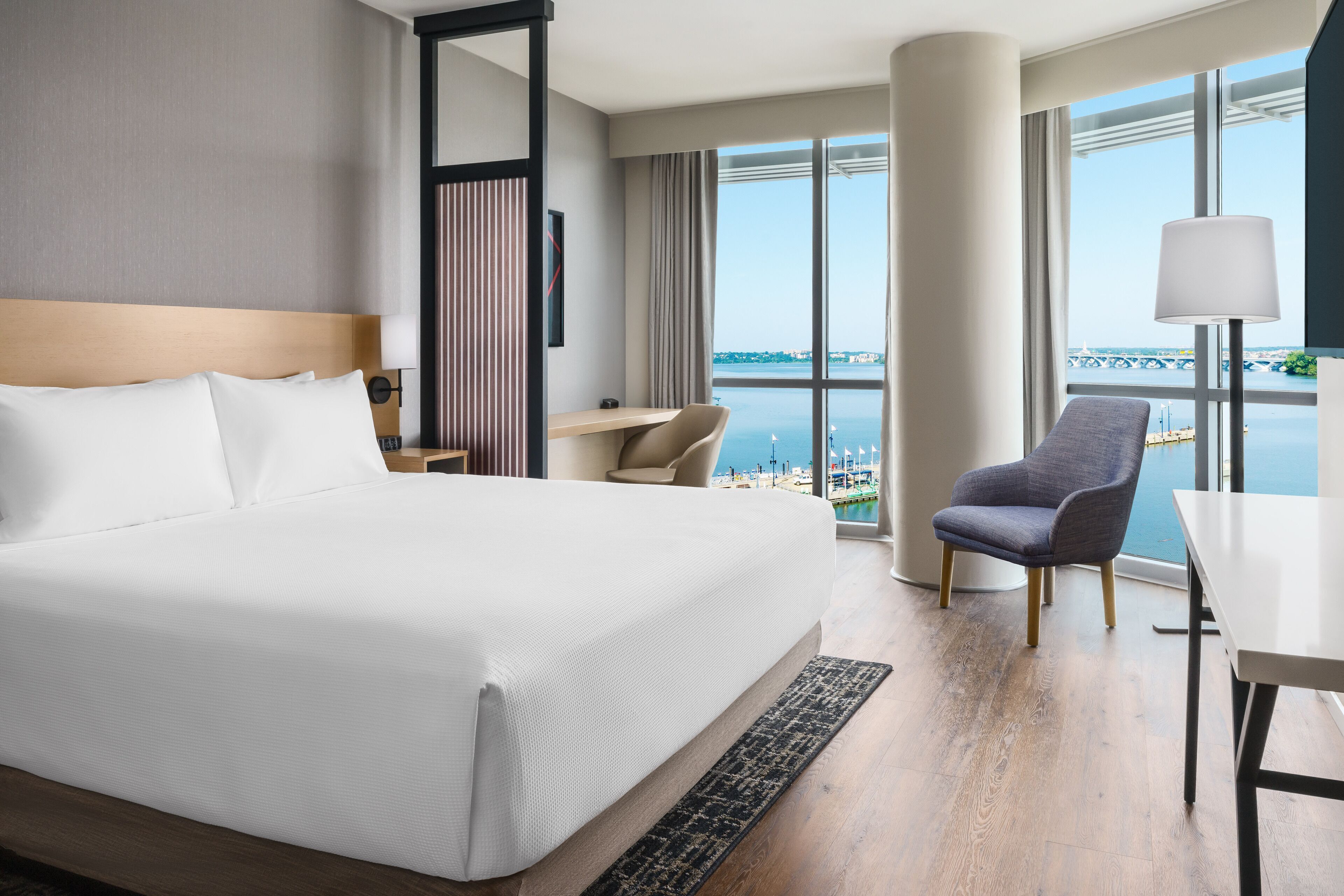 Literie de qualité supérieure, surmatelas, bureau