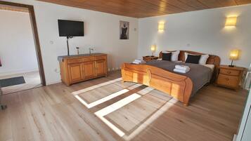 3 chambres, fer et planche à repasser, lit parapluie, Wi-Fi gratuit