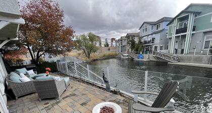 "BEAUTIFUL VIEWS" 5 Bed/3.5 Bath Sparks/Reno Lake Home - sleeps 20