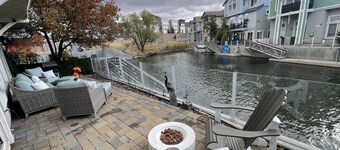 "BEAUTIFUL VIEWS" 5 Bed/3.5 Bath Sparks/Reno Lake Home - sleeps 20