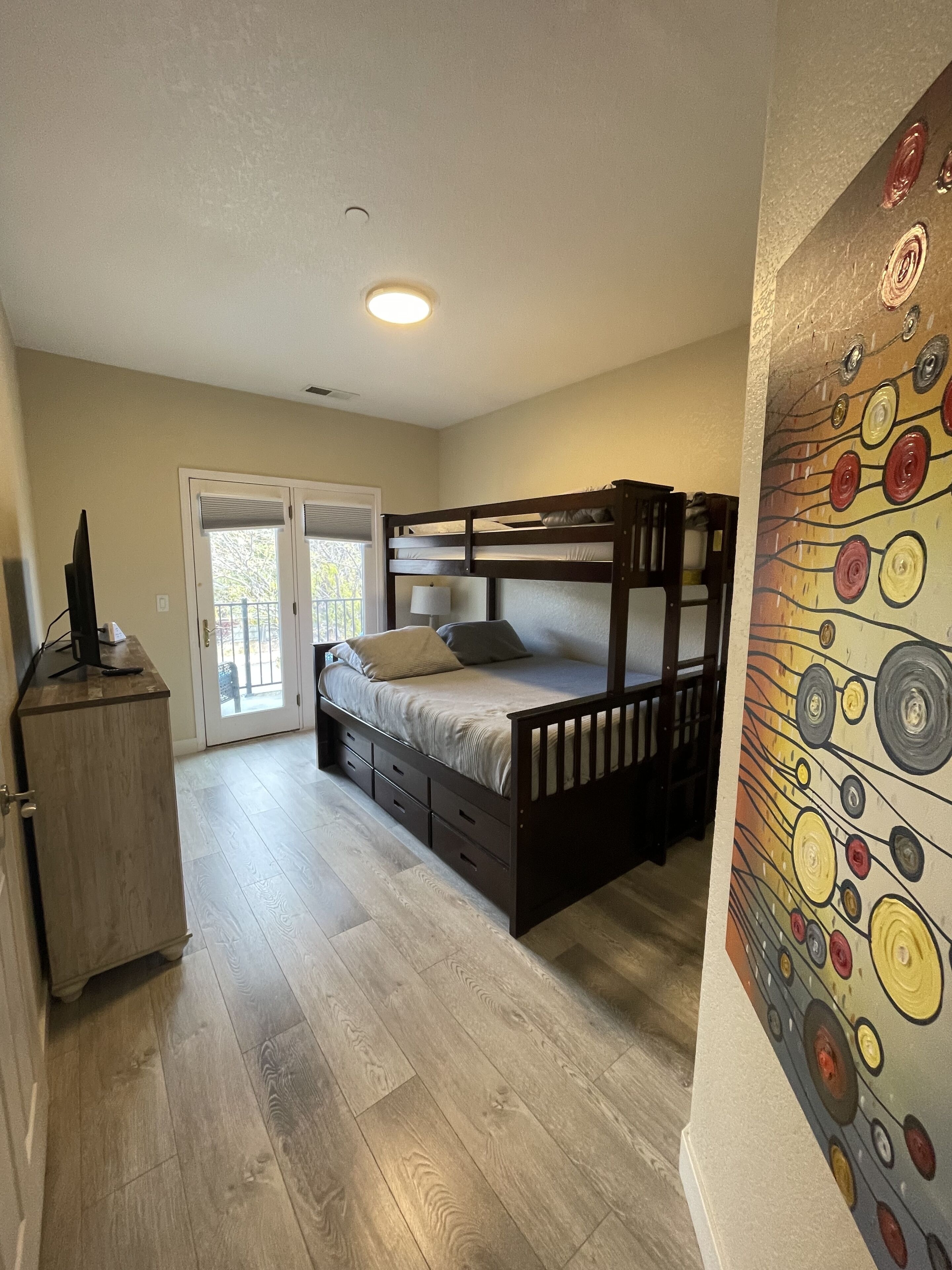 5 bedrooms, desk, iron/ironing board, free WiFi