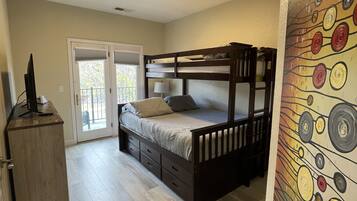 5 bedrooms, desk, iron/ironing board, free WiFi