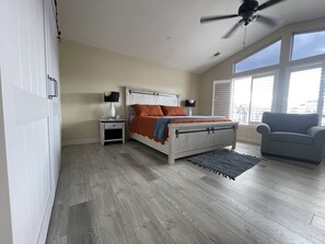 5 bedrooms, desk, iron/ironing board, free WiFi