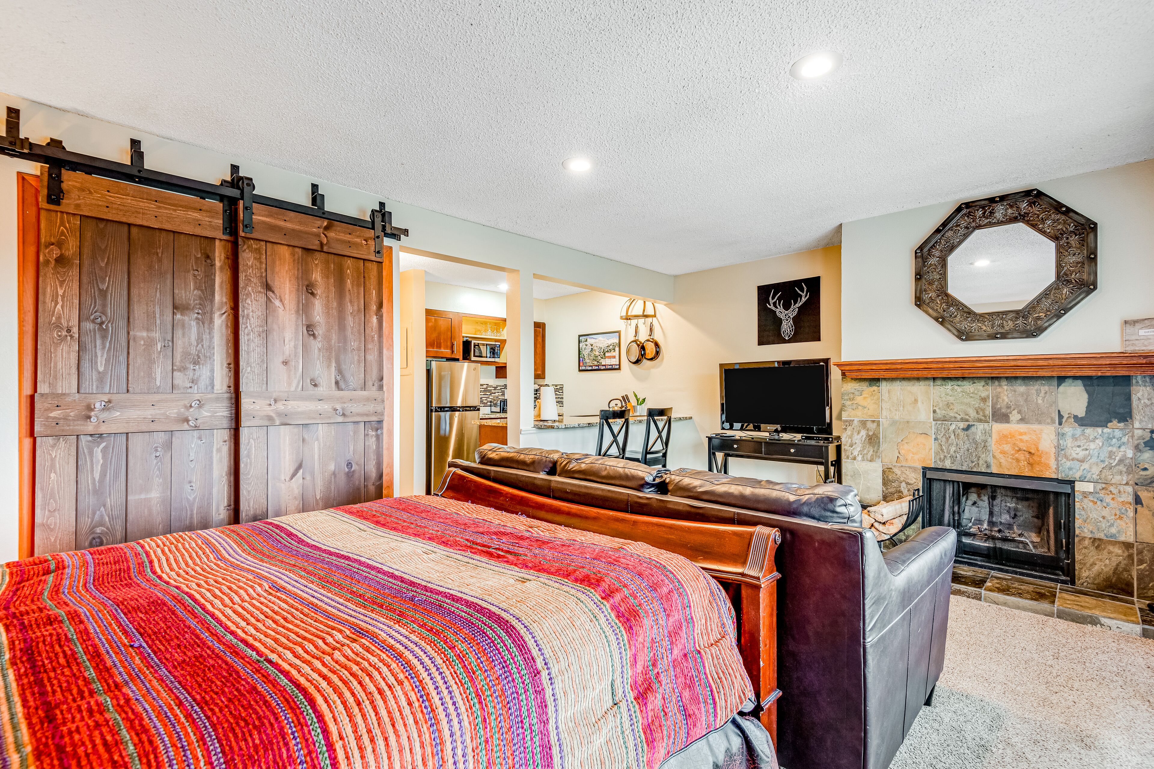 Free Internet, bed sheets