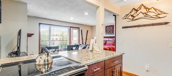 Riverfront studio near the mountains and downtown - athletic courts & gym