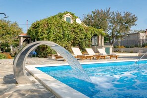 Outdoor pool, a heated pool - Countryside House With Pool - Vila Šore (Dugobabe)