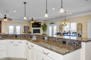 Fridge, microwave, oven, stovetop - The perfect family vacation home! Get your Latitude Adjustment at the beach! (Pensacola Beach)