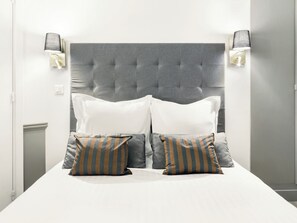 Unclassified image, 3 of 24, button - LivinParis | Luxury 3 Bedrooms Le Marais I (Paris)