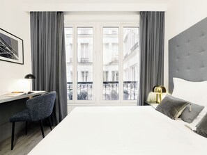 Unclassified image, 5 of 24, button - LivinParis | Luxury 3 Bedrooms Le Marais I (Paris)