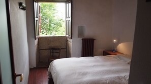 4 slaapkamers, een strijkplank/strijkijzer, wifi, beddengoed