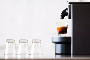 Kaffee und/oder Kaffeemaschine