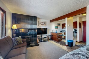 TV, fireplace, DVD player