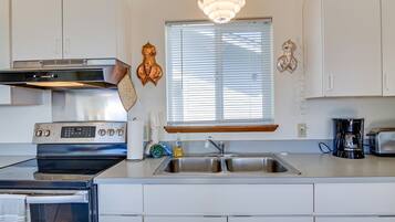 Kühlschrank, Mikrowelle, Ofen, Geschirrspüler