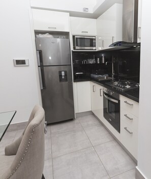 Apartment, 2 Schlafzimmer | Eigene Küche | Kühlschrank, Mikrowelle, Ofen, Herdplatte