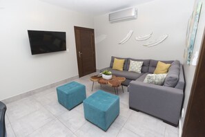 Loft | Living area | TV - Soha suites I B01 (Santiago de los Caballeros)