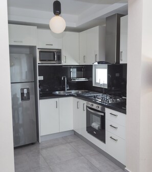 Loftsrom | Eget kjøkken | Kjøleskap, mikrobølgeovn, ovn og kokeplater