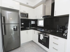 Loft | Cozinha privada | Geladeira, micro-ondas, fogão, cooktop