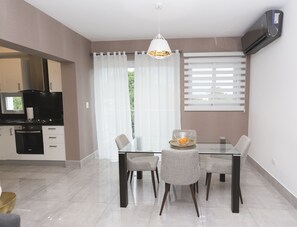 Standard Room | In-room dining