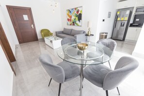 Standardzimmer | Essbereich im Zimmer