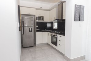 Standardzimmer | Eigene Küche | Kühlschrank, Mikrowelle, Ofen, Herdplatte