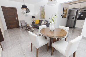 Standard Room | In-room dining