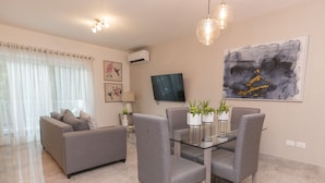 In-room dining - Soha suites II A02 (Santiago de los Caballeros)