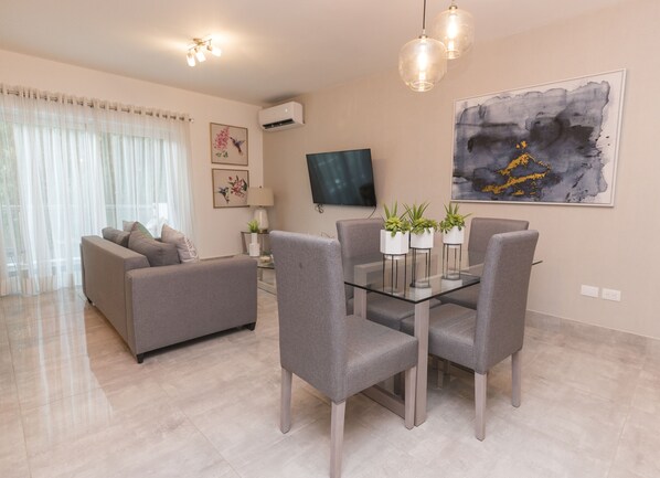 Apartment, 2 Bedrooms | In-room dining