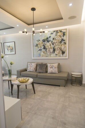 Luxury-Apartment | Wohnbereich | Fernseher