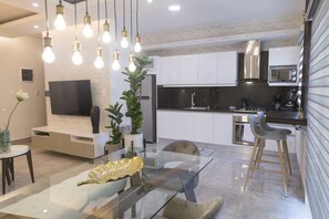 Luxury-Apartment | Essbereich im Zimmer