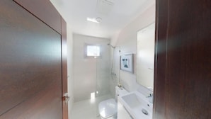 Luxury Apartment | Bathroom