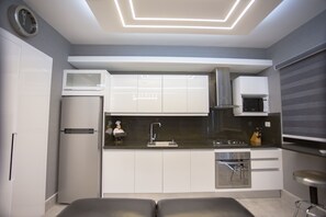 Luxury Apartment | Private kitchen | Fridge, microwave, oven, stovetop - Soha suites II A13 (Santiago de los Caballeros)