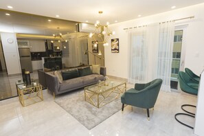 Luxury-Apartment | Wohnbereich | Flachbildfernseher