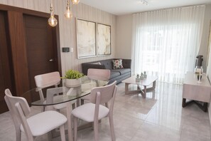 Business Apartment | In-room dining