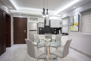Business Apartment | In-room dining