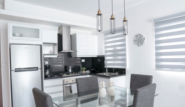 Standard Room | Private kitchen | Fridge, microwave, oven, stovetop