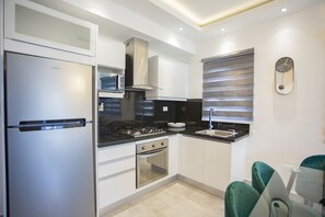 Căn hộ Exclusive | Bếp riêng | Tủ lạnh, lò vi sóng, lò nướng, bếp nấu 