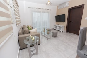 Appartement Confort | Aire de séjour | Téléviseur