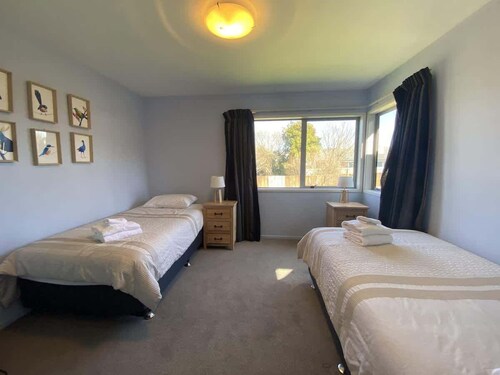 Lake View Inn - Lake Views & Pet-Friendly