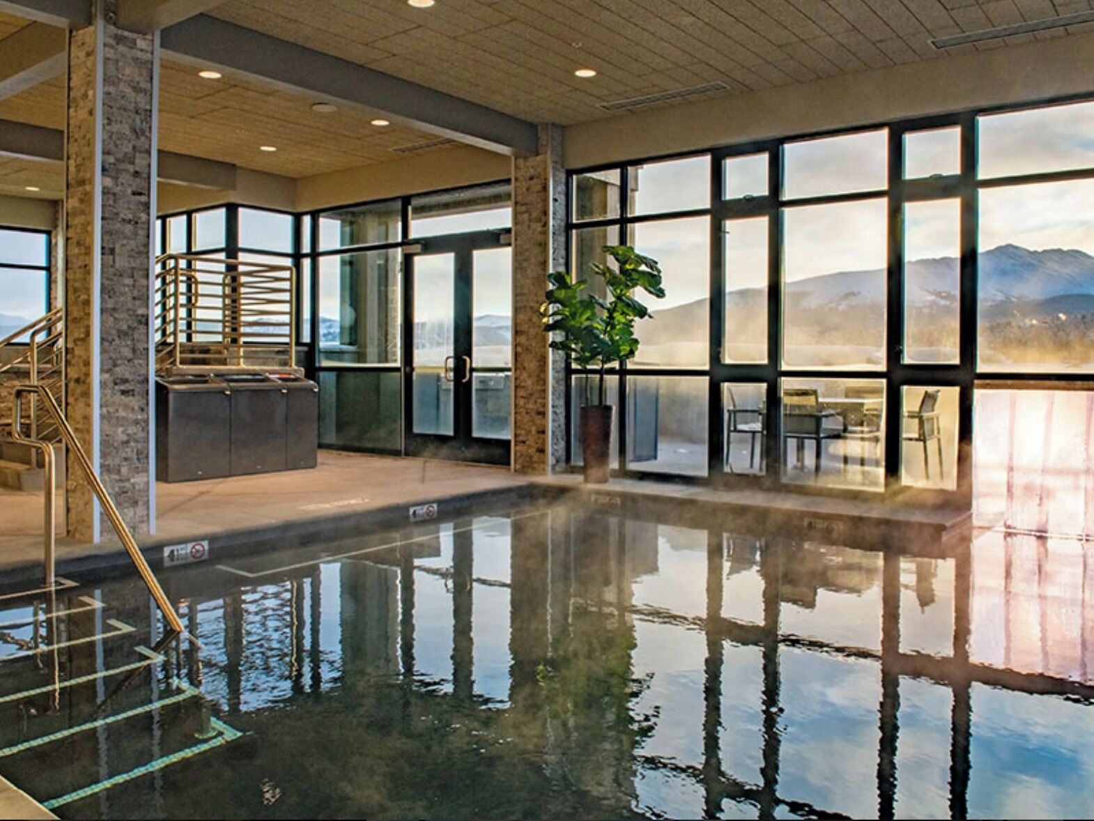 Piscine couverte, piscine extérieure