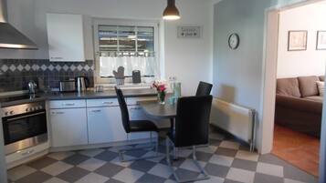 Kühlschrank, Ofen, Herdplatte, Geschirrspüler