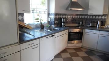 Kühlschrank, Ofen, Herdplatte, Geschirrspüler