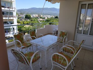 Outdoor dining - Thalia Apartment in Kalamata,  15'walk from the city center and the beach (Kalamata)