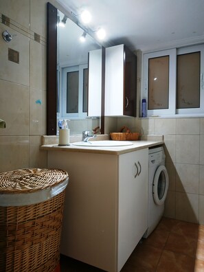 Shower, hair dryer, towels, soap - Thalia Apartment in Kalamata,  15'walk from the city center and the beach (Kalamata)