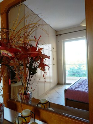 2 Schlafzimmer, Schreibtisch, Bügeleisen/Bügelbrett, WLAN