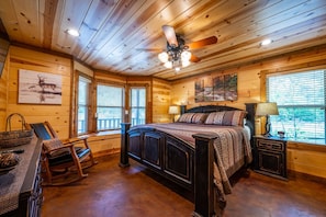 5 bedrooms, iron/ironing board, WiFi, bed sheets